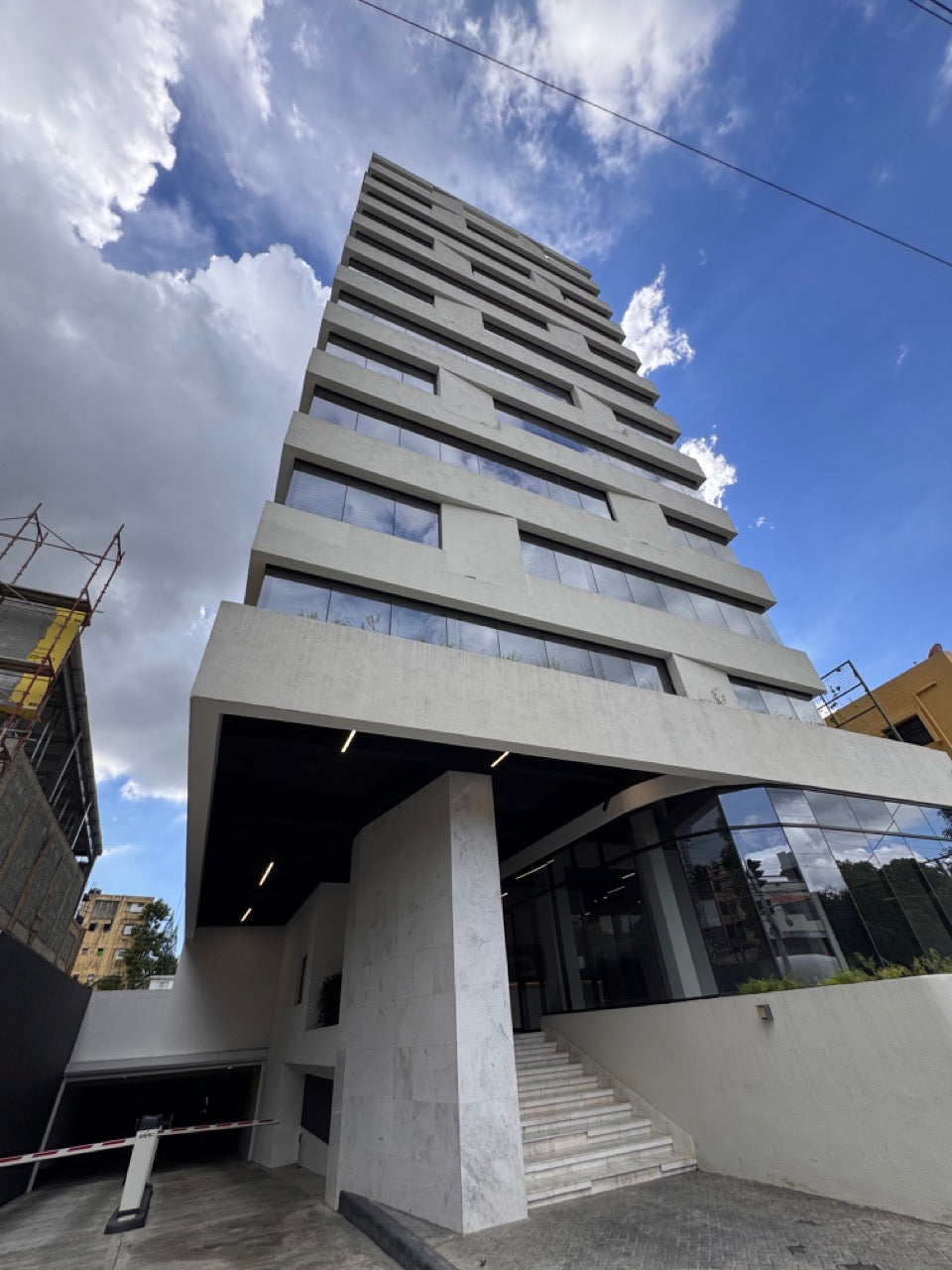 Locales para Oficinas en Venta y Alquiler – 471 m² por Nivel | Edificio Corporativo 2020, Ave. Los Proceres 9