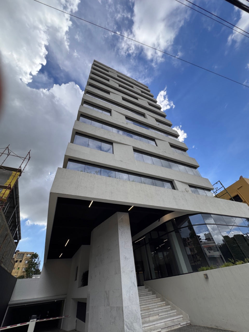 Locales para Oficinas en Venta y Alquiler – 471 m² por Nivel | Edificio Corporativo 2020, Ave. Los Proceres 9
