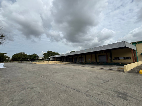 Nave terreno locales comerciales venta Ave. Luperon Herrera, Santo Domingo