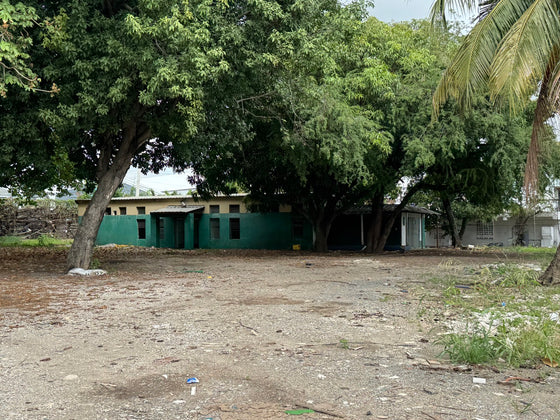 Nave terreno locales comerciales venta Ave. Luperon Herrera, Santo Domingo