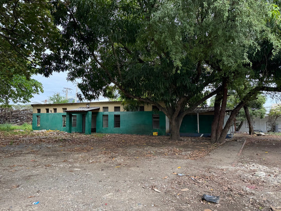 Nave terreno locales comerciales venta Ave. Luperon Herrera, Santo Domingo