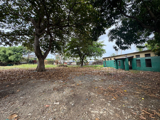 Nave terreno locales comerciales venta Ave. Luperon Herrera, Santo Domingo