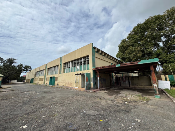 Nave terreno locales comerciales venta Ave. Luperon Herrera, Santo Domingo