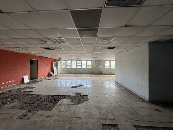 Nave terreno locales comerciales venta Ave. Luperon Herrera, Santo Domingo