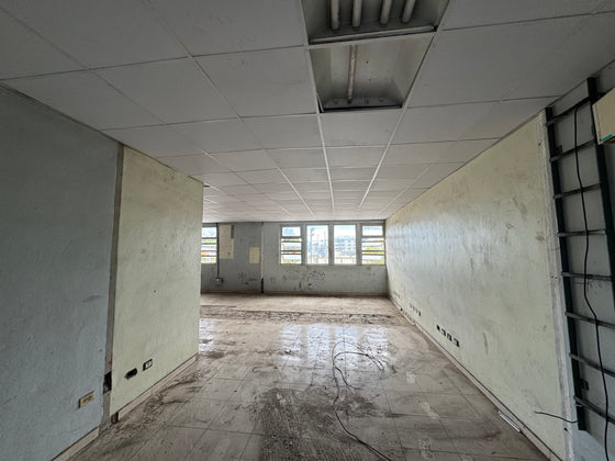 Nave terreno locales comerciales venta Ave. Luperon Herrera, Santo Domingo