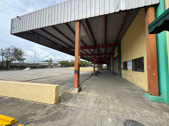 Nave terreno locales comerciales venta Ave. Luperon Herrera, Santo Domingo