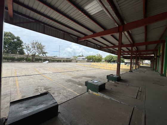 Nave terreno locales comerciales venta Ave. Luperon Herrera, Santo Domingo