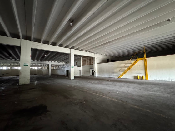 Nave terreno locales comerciales venta Ave. Luperon Herrera, Santo Domingo