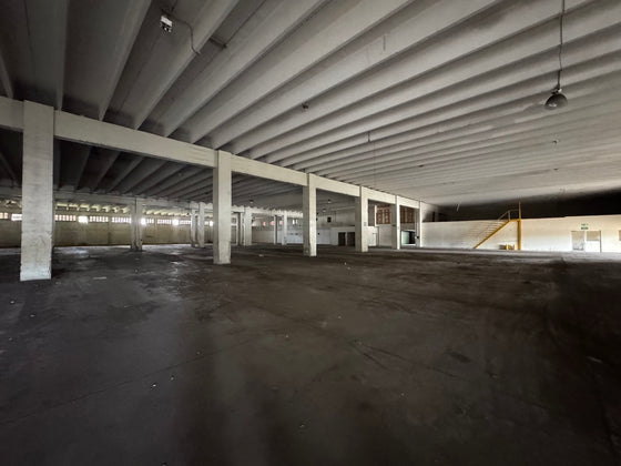 Nave terreno locales comerciales venta Ave. Luperon Herrera, Santo Domingo