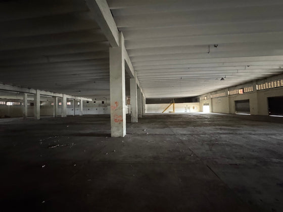 Nave terreno locales comerciales venta Ave. Luperon Herrera, Santo Domingo