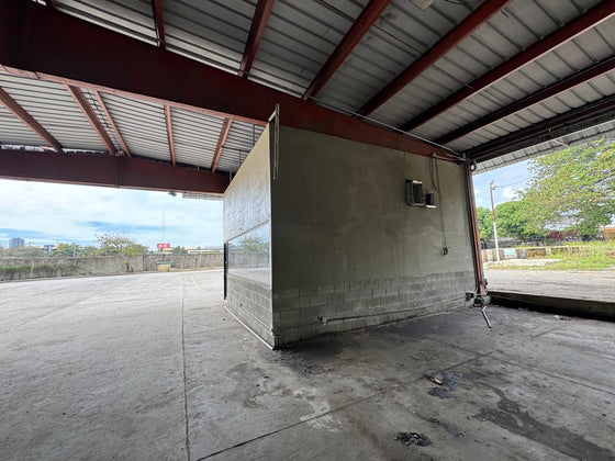 Nave terreno locales comerciales venta Ave. Luperon Herrera, Santo Domingo