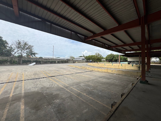 Nave terreno locales comerciales venta Ave. Luperon Herrera, Santo Domingo