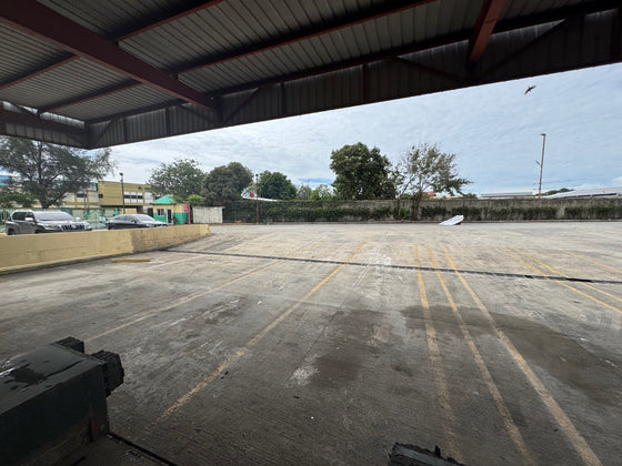 Nave terreno locales comerciales venta Ave. Luperon Herrera, Santo Domingo