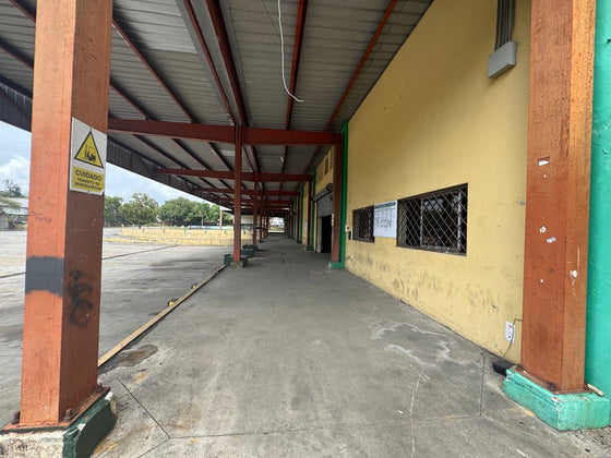 Nave terreno locales comerciales venta Ave. Luperon Herrera, Santo Domingo