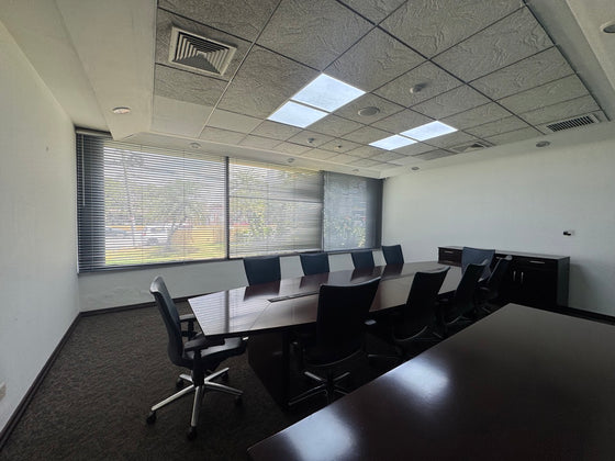 Oficinas desde 244 hasta 2,762 m² en Alquiler | Av. John F. Kennedy, Miraflores, Santo Domingo (A Remodelar)