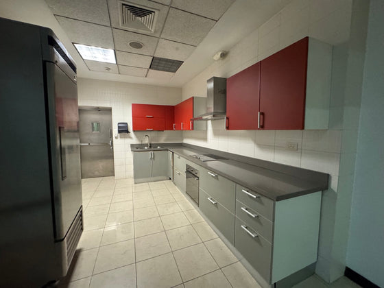 Oficinas desde 244 hasta 2,762 m² en Alquiler | Av. John F. Kennedy, Miraflores, Santo Domingo (A Remodelar)