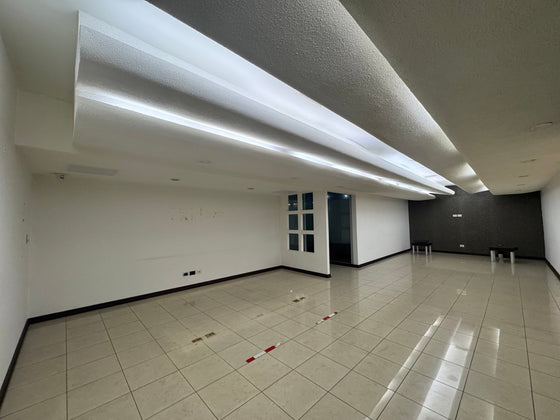 Oficinas desde 244 hasta 2,762 m² en Alquiler | Av. John F. Kennedy, Miraflores, Santo Domingo (A Remodelar)