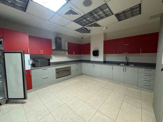 Oficinas desde 244 hasta 2,762 m² en Alquiler | Av. John F. Kennedy, Miraflores, Santo Domingo (A Remodelar)