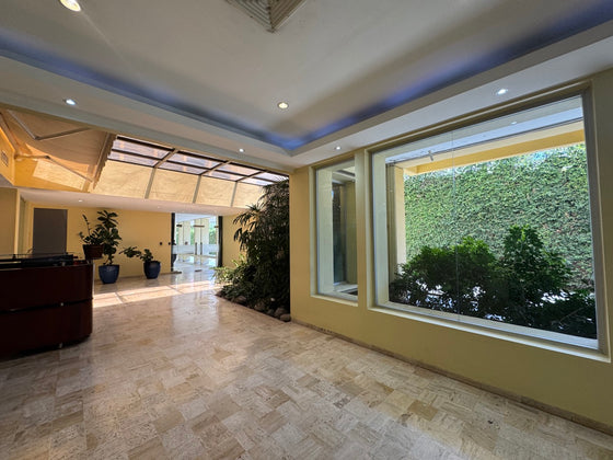 Oficinas desde 244 hasta 2,762 m² en Alquiler | Av. John F. Kennedy, Miraflores, Santo Domingo (A Remodelar)