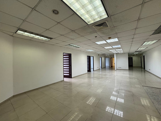 Oficinas desde 244 hasta 2,762 m² en Alquiler | Av. John F. Kennedy, Miraflores, Santo Domingo (A Remodelar)