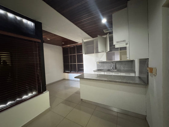 Oficinas desde 244 hasta 2,762 m² en Alquiler | Av. John F. Kennedy, Miraflores, Santo Domingo (A Remodelar)