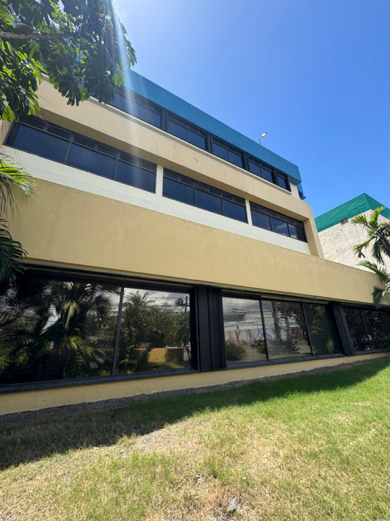 Oficinas desde 244 hasta 2,762 m² en Alquiler | Av. John F. Kennedy, Miraflores, Santo Domingo (A Remodelar)