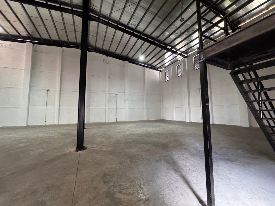 Nave Industrial en Alquiler – 2,500 m² | Km 22 Autopista Duarte | Santo Domingo Oeste