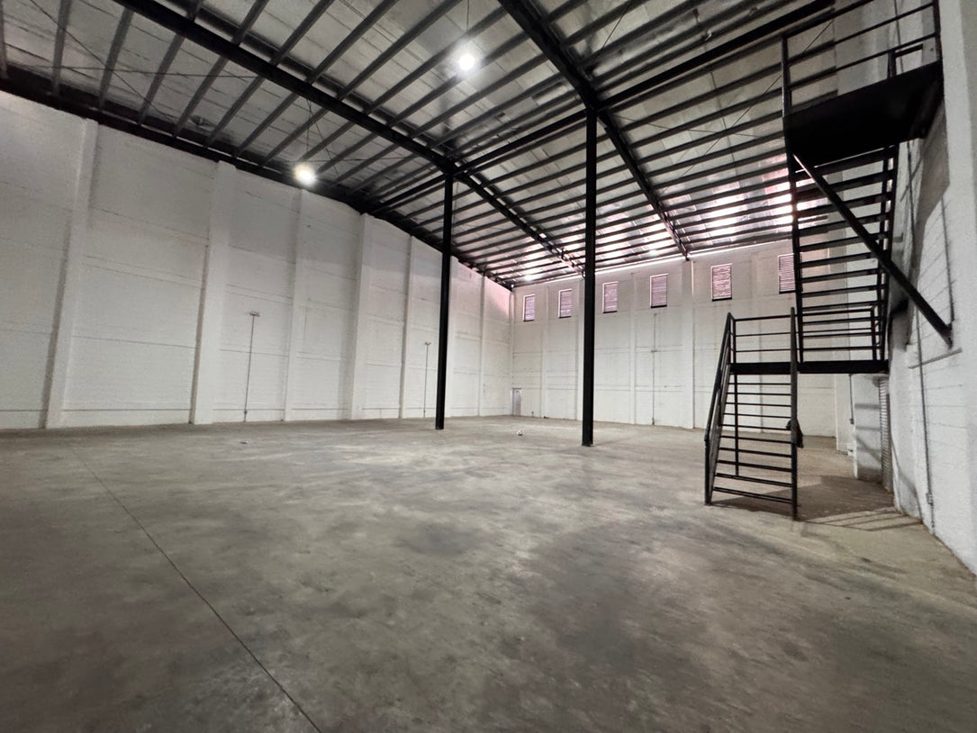 Nave Industrial en Alquiler – 2,500 m² | Km 22 Autopista Duarte | Santo Domingo Oeste