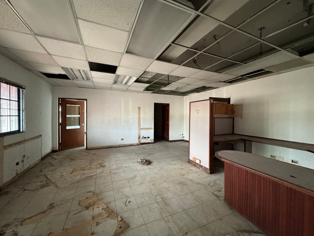 Edificio Comercial y para Oficinas de 2 Niveles y 1,000 m² en Alquiler | Santo Domingo Oeste – Zona de Alto Tránsito