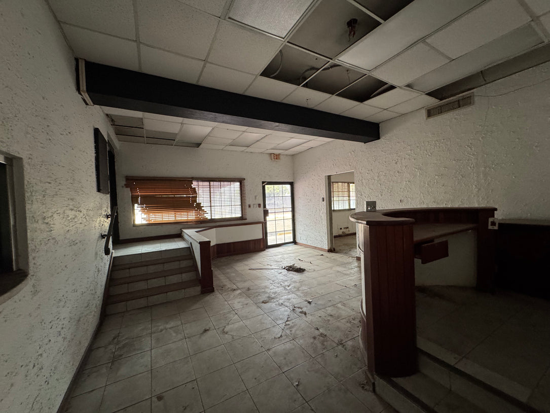 Edificio Comercial y para Oficinas de 2 Niveles y 1,000 m² en Alquiler | Santo Domingo Oeste – Zona de Alto Tránsito