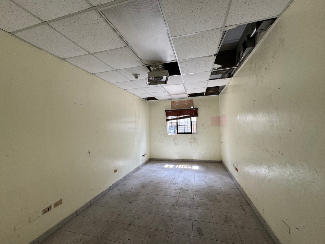 Edificio Comercial y para Oficinas de 2 Niveles y 1,000 m² en Alquiler | Santo Domingo Oeste – Zona de Alto Tránsito