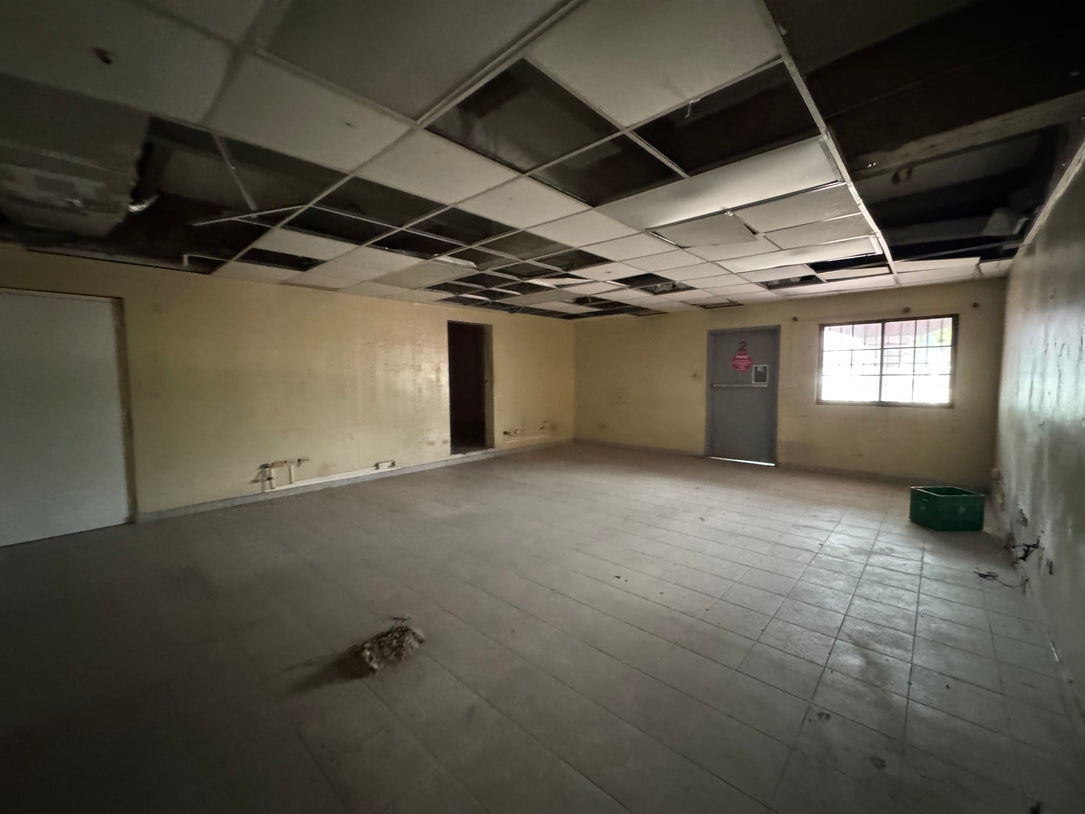 Edificio Comercial y para Oficinas de 2 Niveles y 1,000 m² en Alquiler | Santo Domingo Oeste – Zona de Alto Tránsito