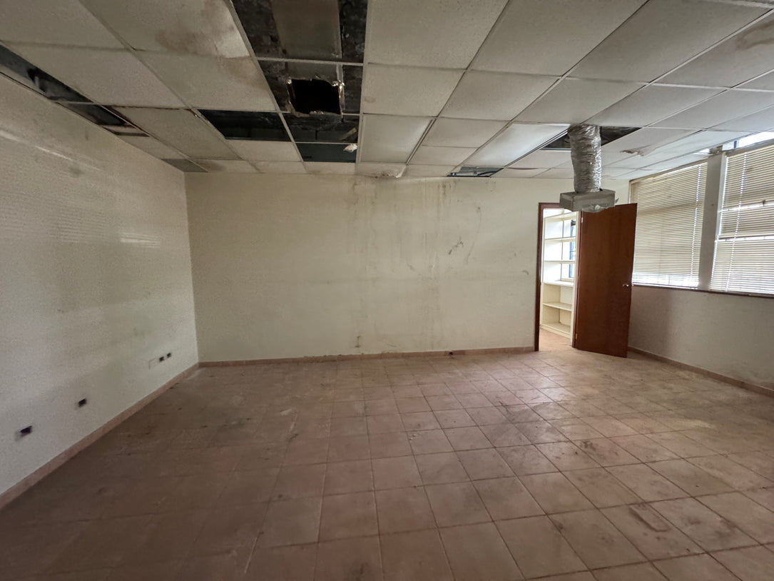 Edificio Comercial y para Oficinas de 2 Niveles y 1,000 m² en Alquiler | Santo Domingo Oeste – Zona de Alto Tránsito