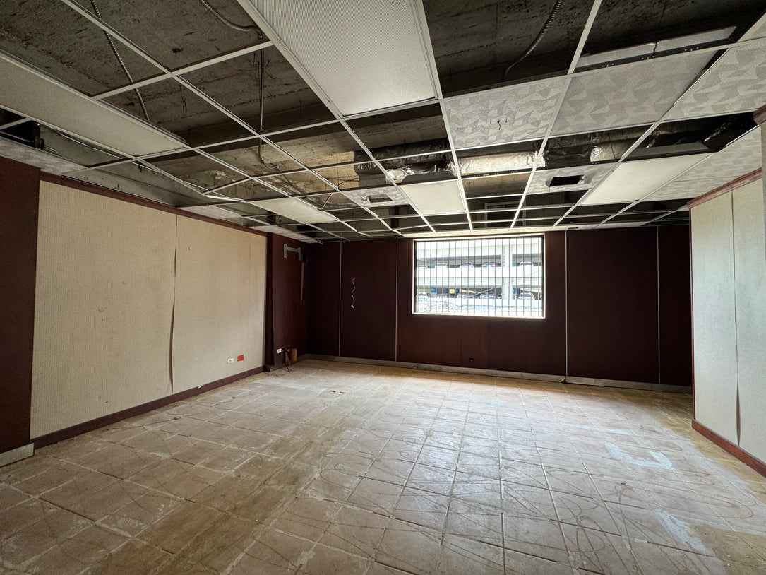 Edificio Comercial y para Oficinas de 2 Niveles y 1,000 m² en Alquiler | Santo Domingo Oeste – Zona de Alto Tránsito