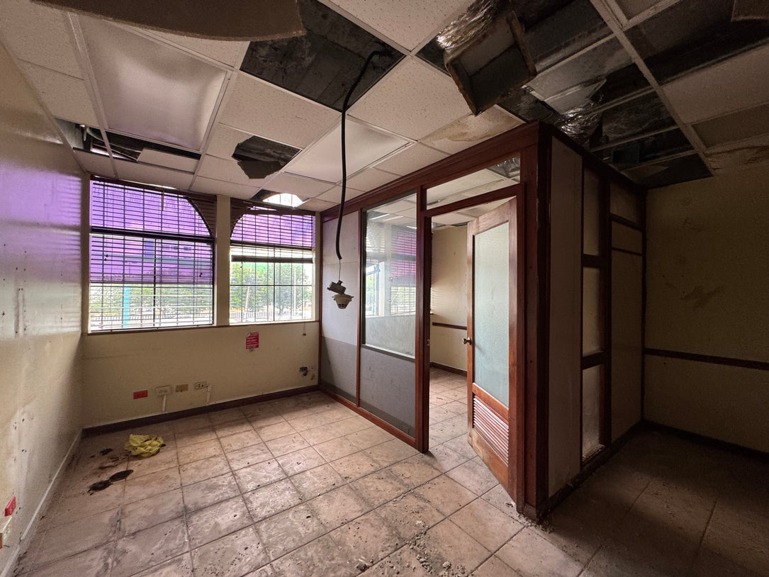 Edificio Comercial y para Oficinas de 2 Niveles y 1,000 m² en Alquiler | Santo Domingo Oeste – Zona de Alto Tránsito