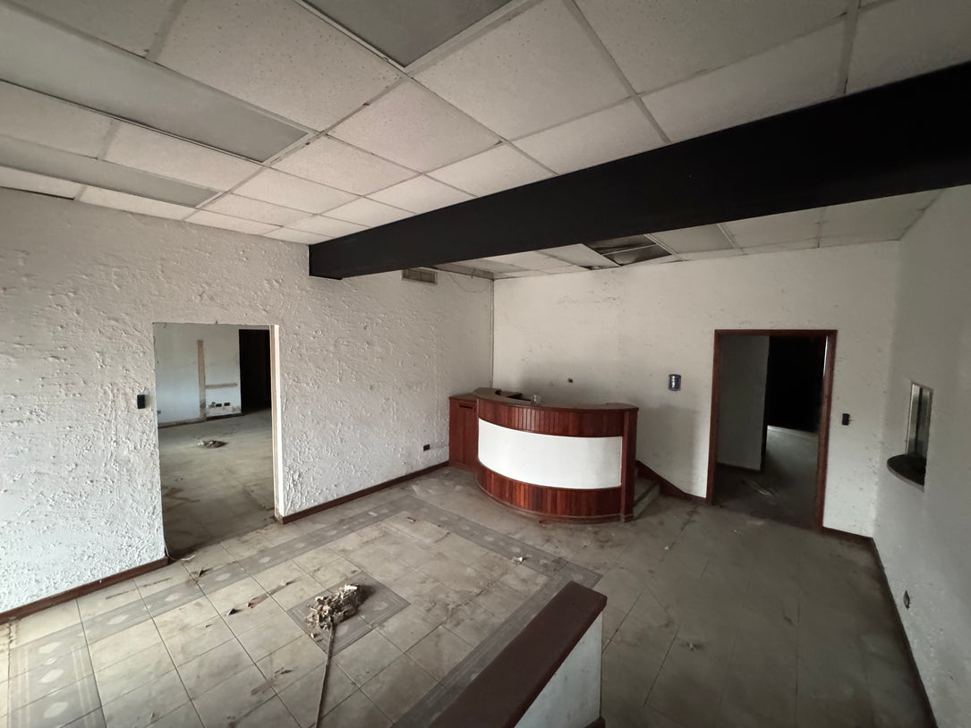 Edificio Comercial y para Oficinas de 2 Niveles y 1,000 m² en Alquiler | Santo Domingo Oeste – Zona de Alto Tránsito
