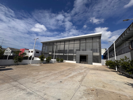 Edificio de Oficinas de 3,400 m² en Alquiler | Av. Luperón, Santo Domingo Oeste