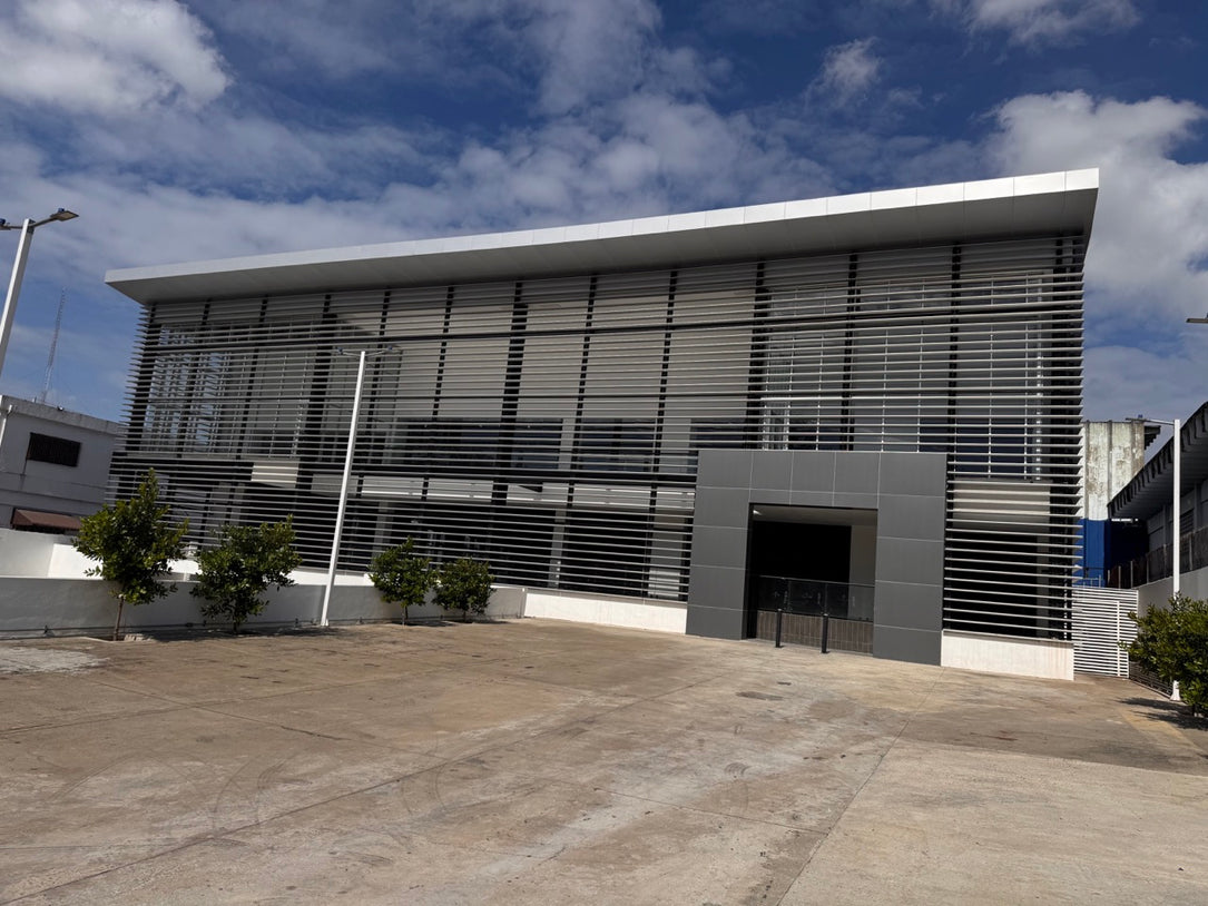 Edificio de Oficinas de 3,400 m² en Alquiler | Av. Luperón, Santo Domingo Oeste