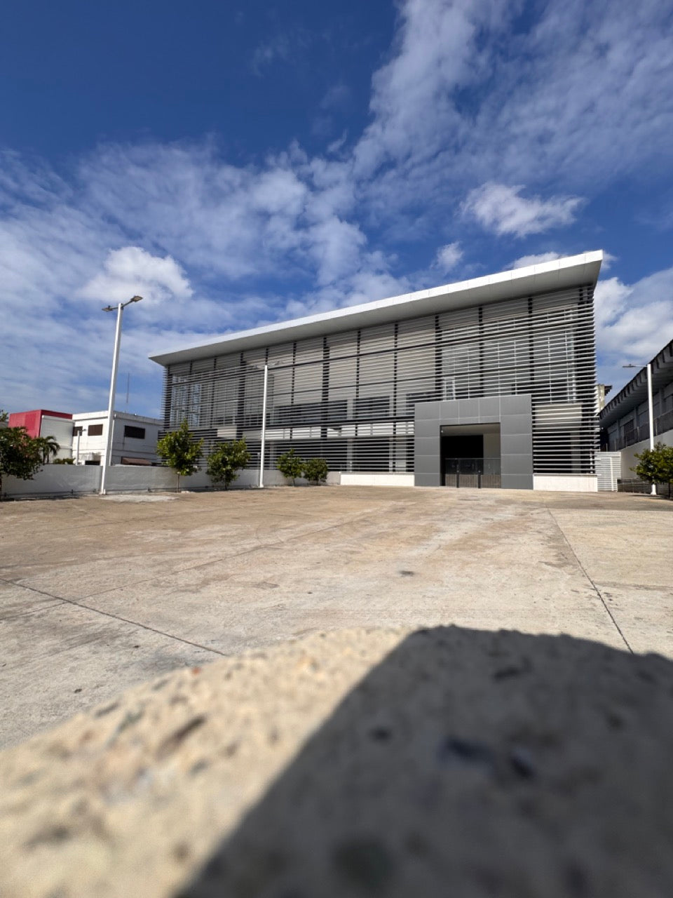 Edificio de Oficinas de 3,400 m² en Alquiler | Av. Luperón, Santo Domingo Oeste