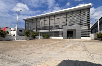 Edificio Comercial Independiente de 3,400 m² en Alquiler | Av. Luperón, Santo Do-3
