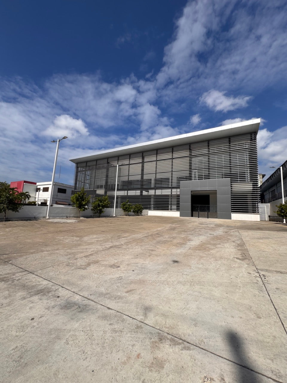 Edificio de Oficinas de 3,400 m² en Alquiler | Av. Luperón, Santo Domingo Oeste