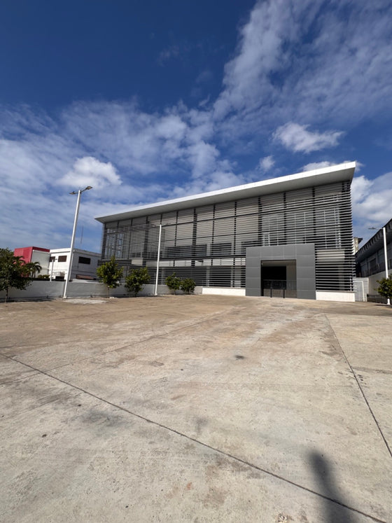Edificio de Oficinas de 3,400 m² en Alquiler | Av. Luperón, Santo Domingo Oeste