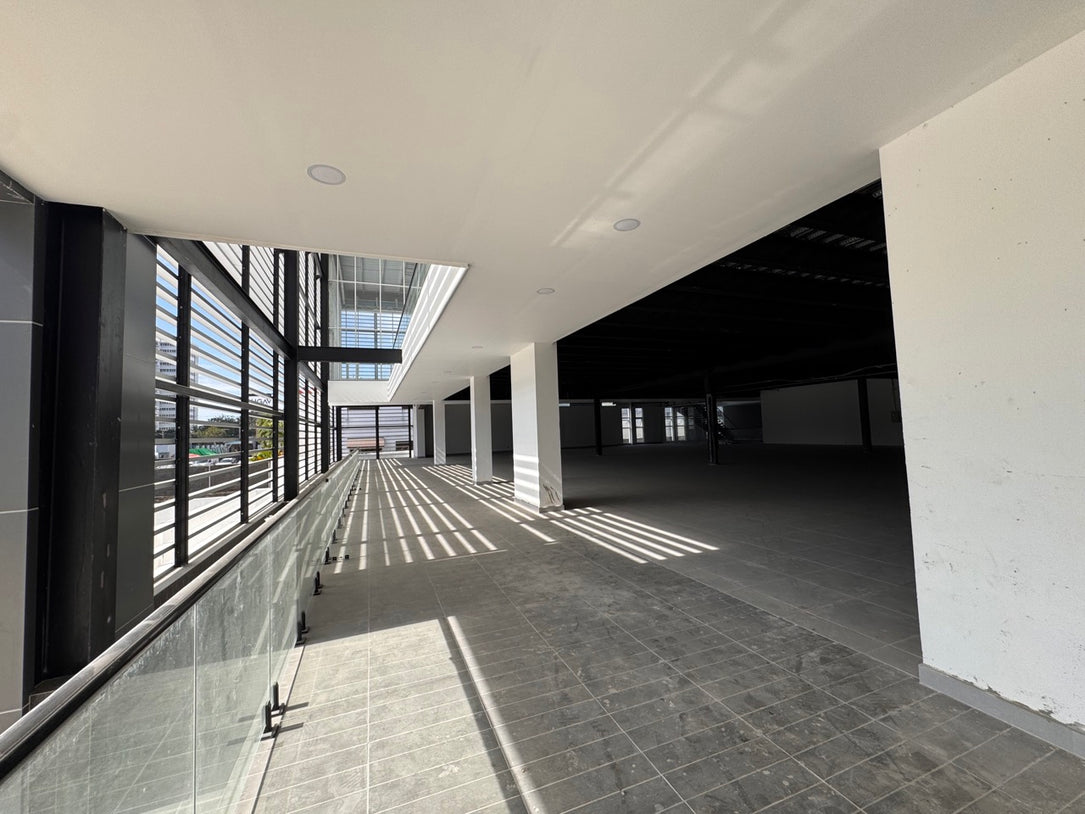Edificio de Oficinas de 3,400 m² en Alquiler | Av. Luperón, Santo Domingo Oeste