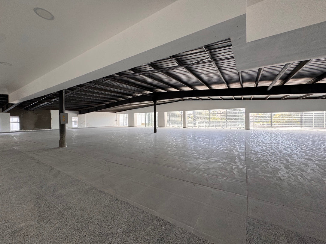 Edificio de Oficinas de 3,400 m² en Alquiler | Av. Luperón, Santo Domingo Oeste
