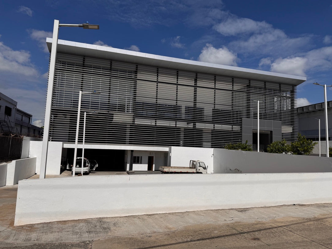 Edificio de Oficinas de 3,400 m² en Alquiler | Av. Luperón, Santo Domingo Oeste