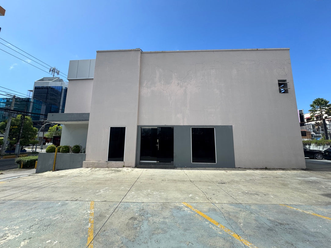 Locales comerciales alquiler Tiradentes Naco Santo Domingo