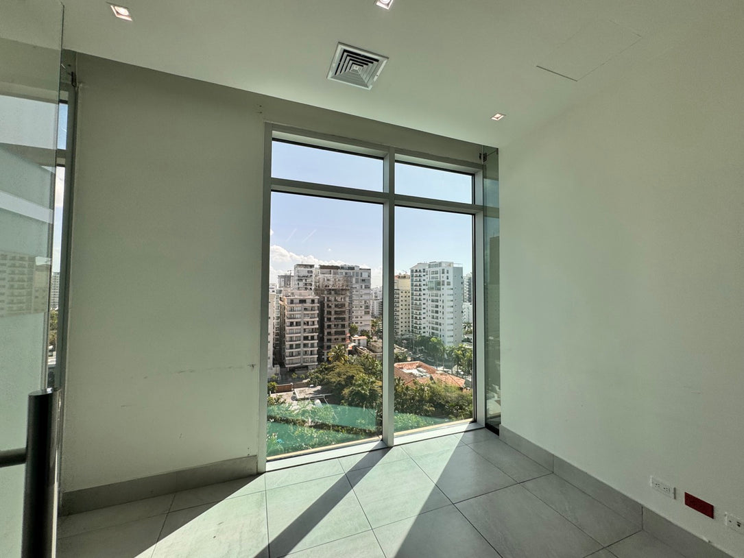 Oficina corporativa Clase A adecuada 803 m² en Alquiler Piantini, Santo Domingo