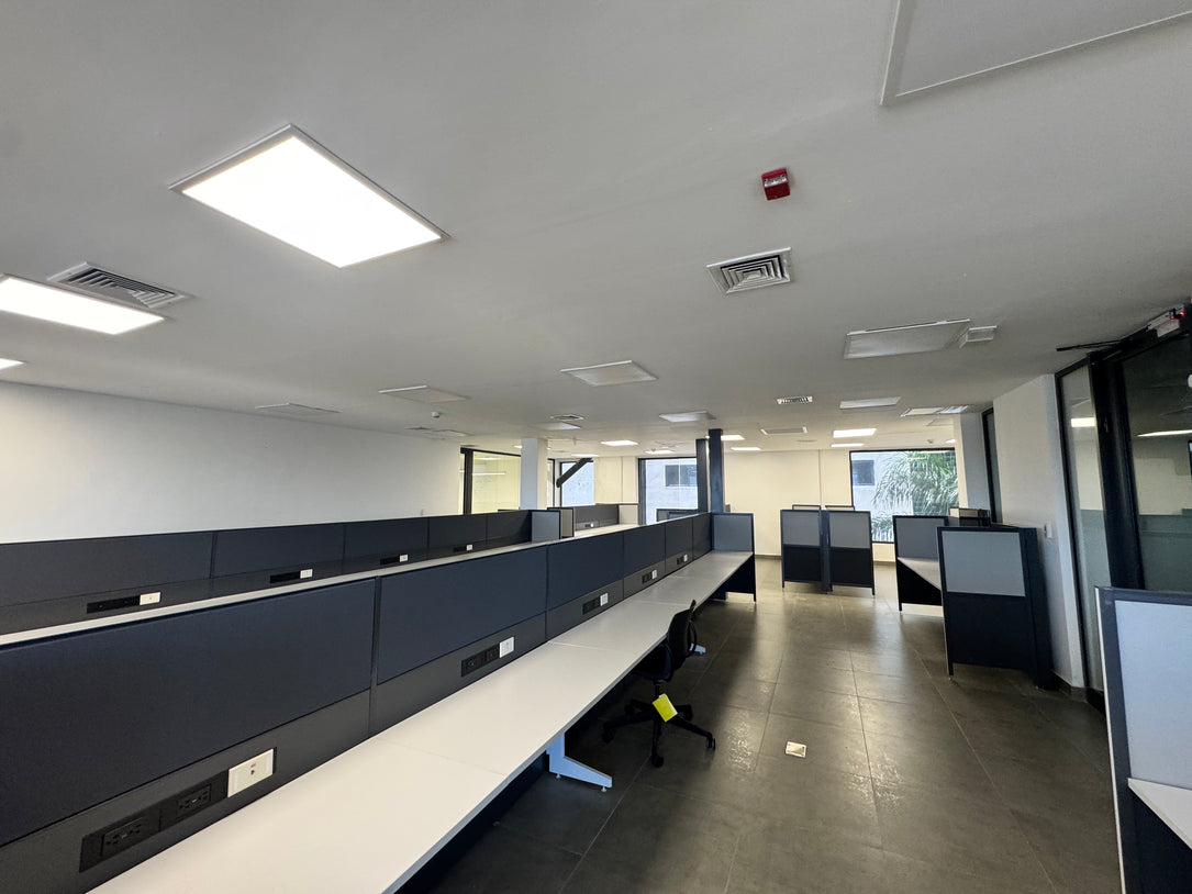 Edificio Corporativo Adecuado en Alquiler – 2,123.45 m² | Santo Domingo