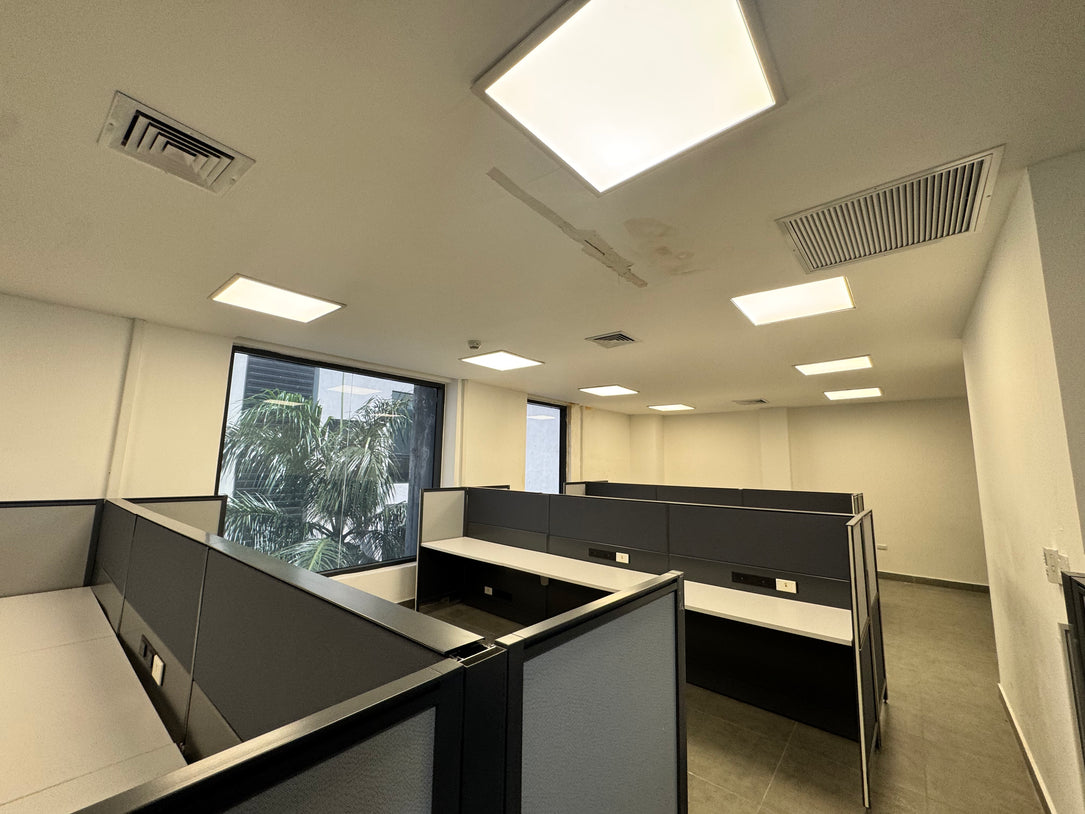 Edificio Corporativo Adecuado en Alquiler – 2,123.45 m² | Santo Domingo