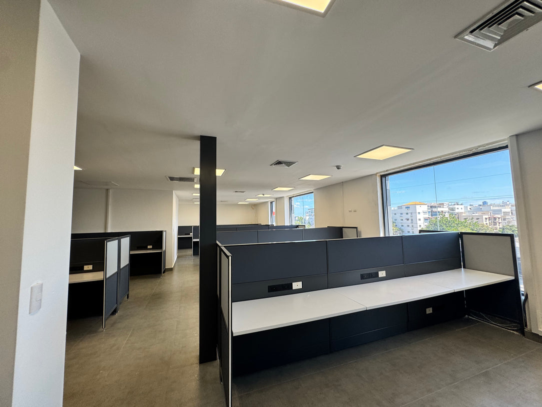 Edificio Corporativo Adecuado en Alquiler – 2,123.45 m² | Santo Domingo